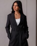 ⁦بليزر أسود طويل مزين بالكريستال⁩ - الصورة ⁦4⁩