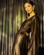 ⁦Classic Silk Dress – Brown to Beige⁩ - الصورة ⁦4⁩