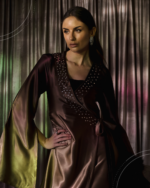 ⁦Classic Silk Dress – Brown to Beige⁩ - الصورة ⁦2⁩