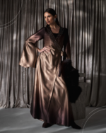 ⁦Classic Silk Dress – Brown to Beige⁩ - الصورة ⁦3⁩